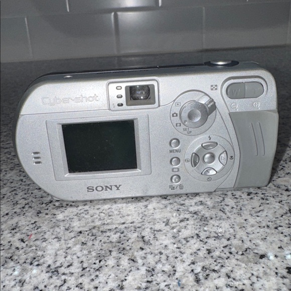 Sony Cyber-shot DSC-P72 3.2MP Digital Camera with 3x Optical Zoom - Picture 4 of 4